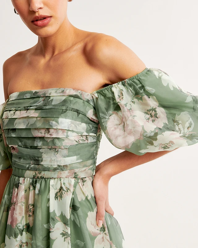 emerson off the shoulder drama maxi dress Rouched 47.25 Models are wearing XS and L True to size Made in NYC Abercrombie & Fitch Emerson Off