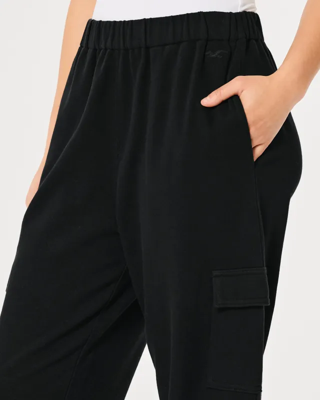 the ultra high-rise cargo dad pants from @hollisterco in black +