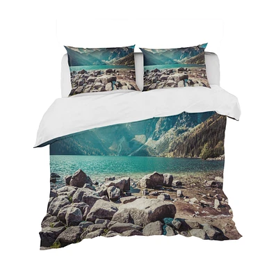 Designart 'Tatra Mountains Green water mountain lake' Landscapes Bedding Set