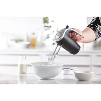 Brentwood Black Lightweight 5-Speed Electric Hand Mixer