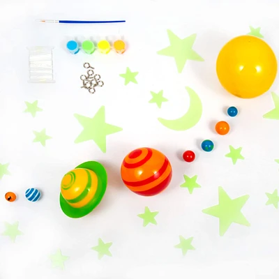 Discovery™ Glowing Solar System Model Kit