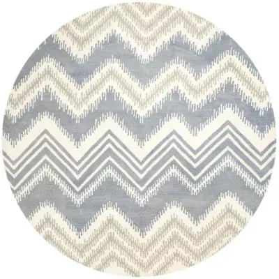 Safavieh Capri Collection Ronni Chevron Round AreaRug