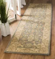 Safavieh Rishika Traditional Area Rug