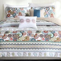 Intelligent Design Lacie Paisley Floral Quilt Set with decorative pillows