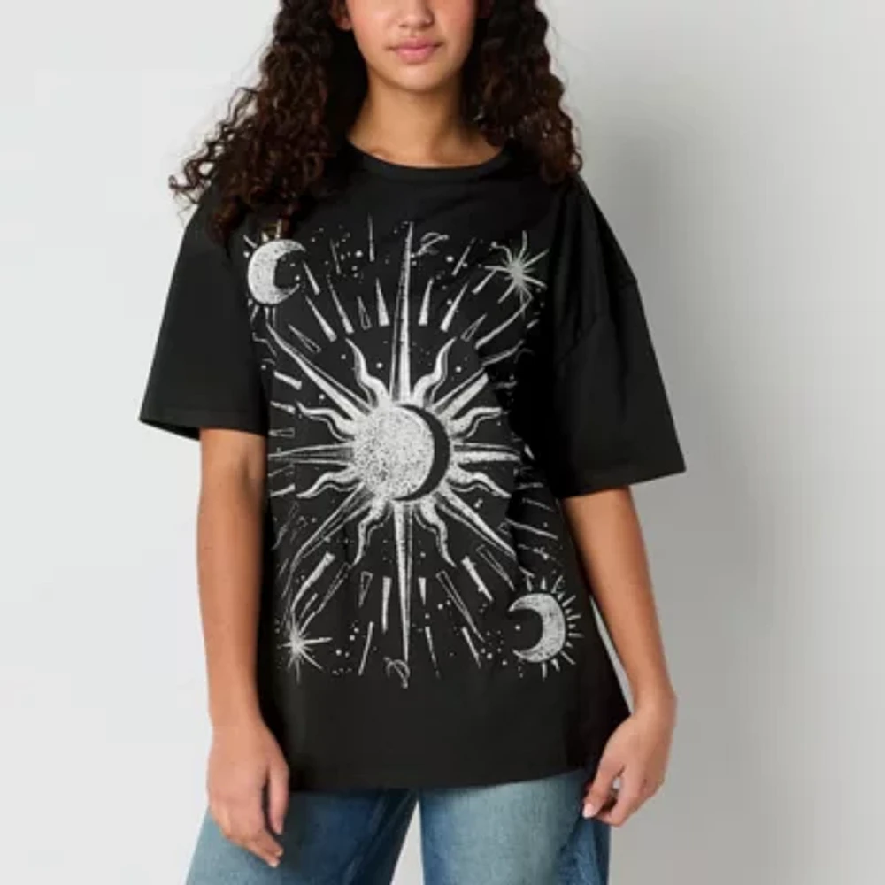 New World Juniors Celestial Moons Oversized Tee Womens Crew Neck Short Sleeve Graphic T-Shirt