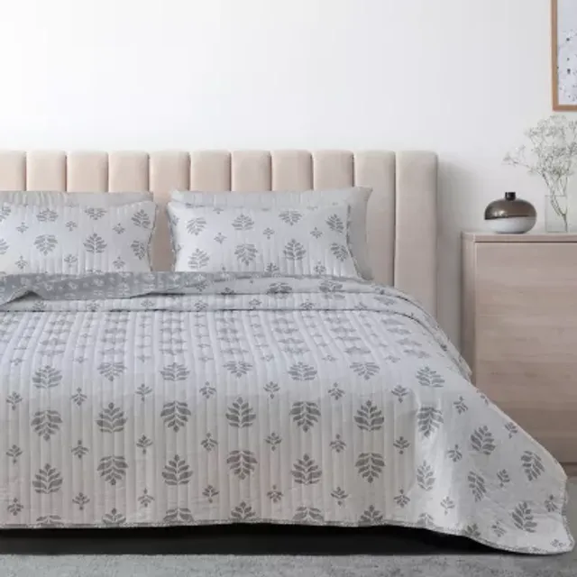 Delicate Floral Quilt Set | Green Tree Mall