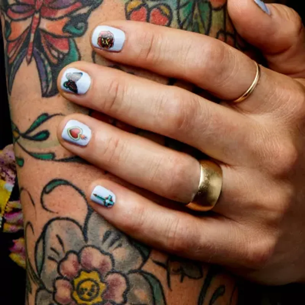 Reina Rebelde Nail Milagros Nail Appliques
