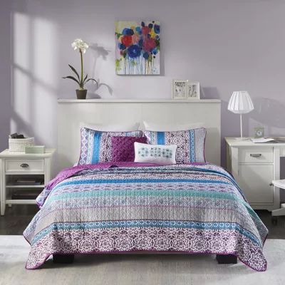Intelligent Design Adley Reversible Quilt Set With Throw Pillows