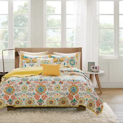 Intelligent Design Mona Quilt Set With Throw Pillows