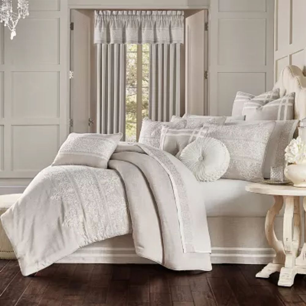 Queen Street Leanna 4-pc. Damask + Scroll Embroidered Comforter Set