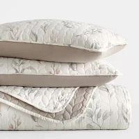 Casual Comfort Leaves Reversible Quilt Set