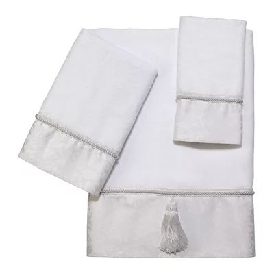 Avanti Manor Hill White Embellished Bordered Bath Towel