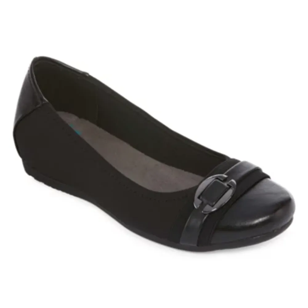 Yuu Womens Mirey Round Toe Slip-On Shoe | Plaza Las Americas