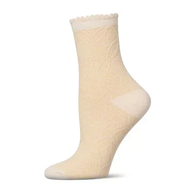 MeMoi Textured Floral Scallop Edge 1 Pair Quarter Ankle Socks Womens