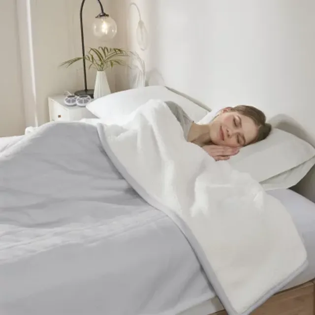 Serta Hypoallergenic Midweight Blanket | Green Tree Mall