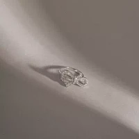 Diamonart Marilyn Monroe Womens Cubic Zirconia Platinum Over Silver Bow Cocktail Ring