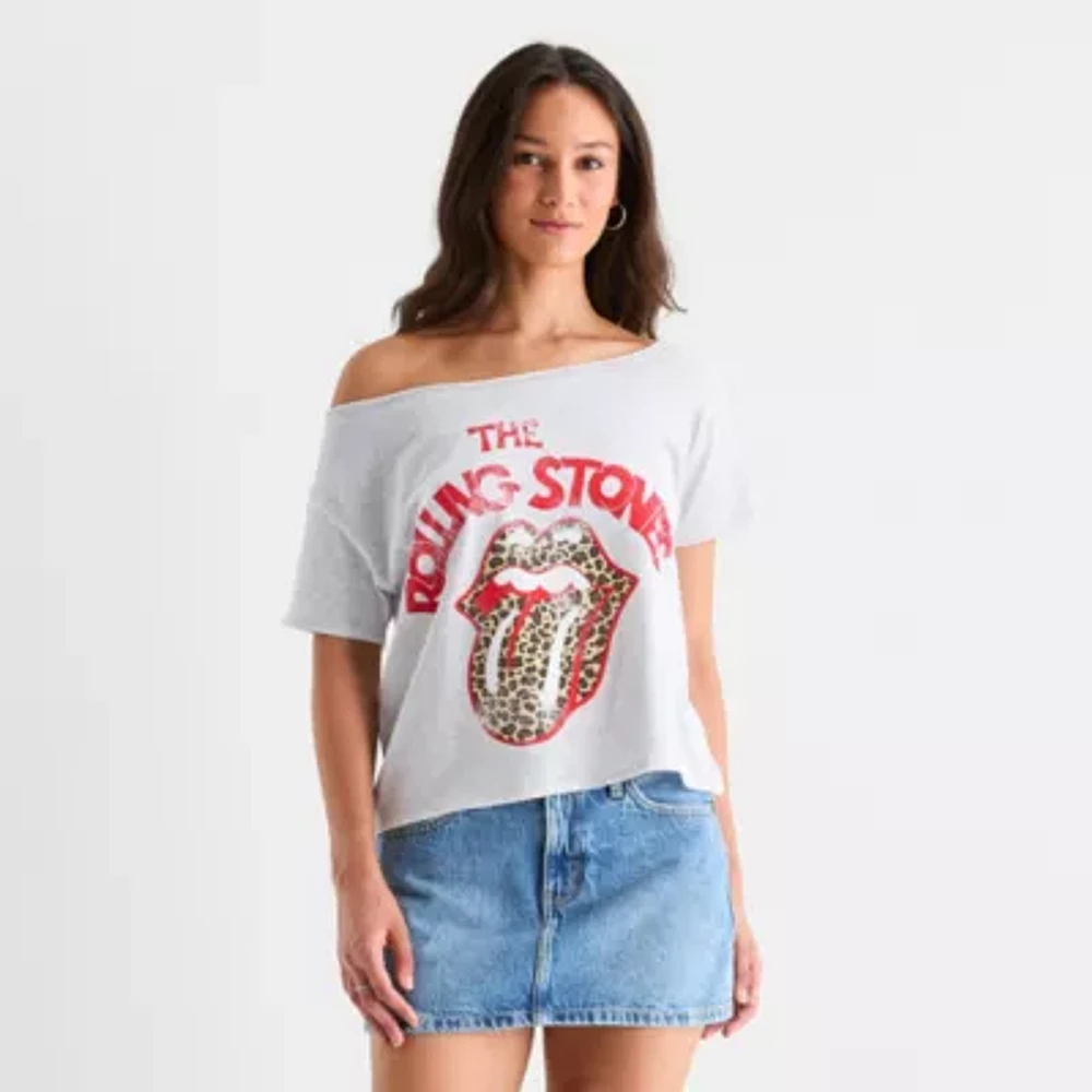 New World Juniors Rolling Stones Off The Shoulder Womens Short Sleeve Graphic T-Shirt
