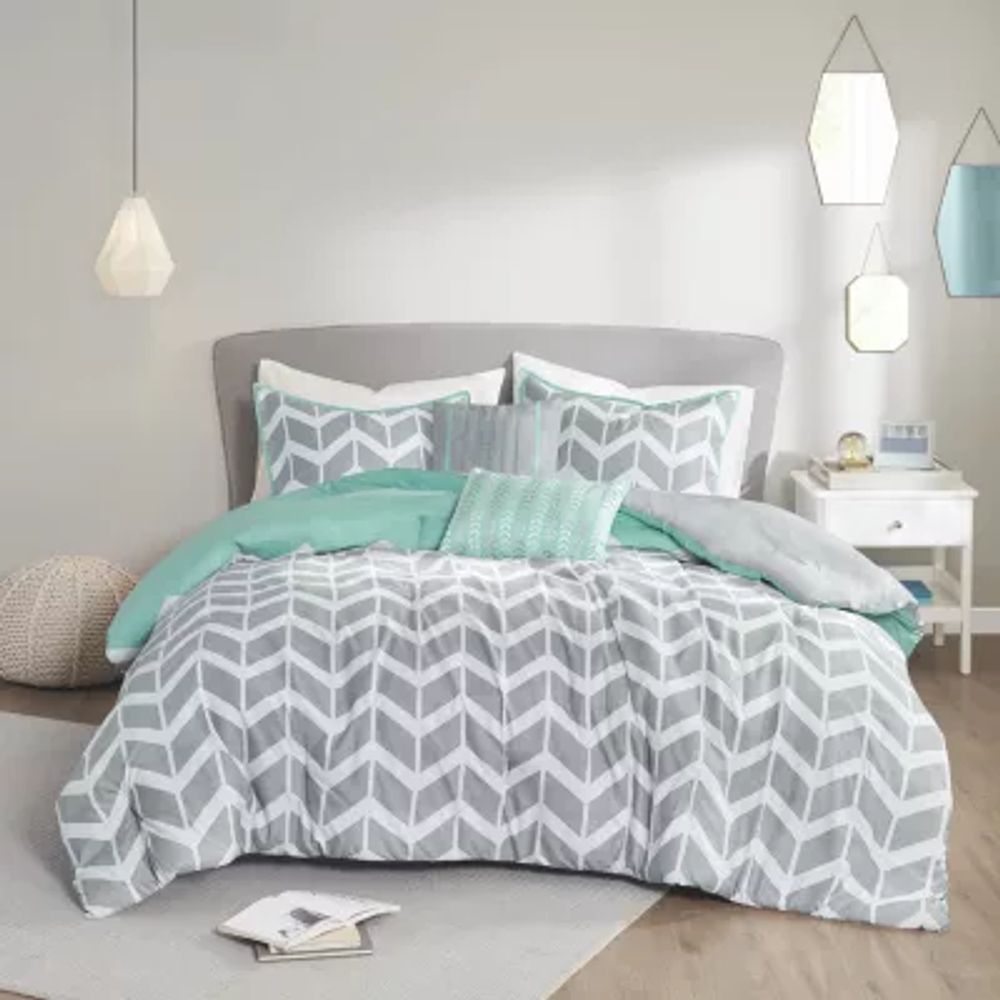 Intelligent Design Laila Comforter Set with decorative pillows