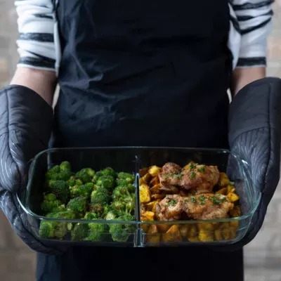 Pyrex Glass Divided 8x12 Baking Dish