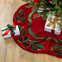 Northlight 48in Holly Indoor Tree Skirt