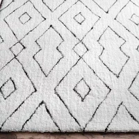 nuLoom Hand Tufted Beaulah Shaggy Rug