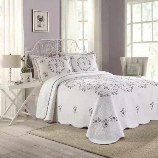 Modern Heirloom Olivia Multiple Colors/Finishes Floral Reversible Queen  Bedspread Cotton with (Cotton Fill) in the Comforters & Bedspreads  department at