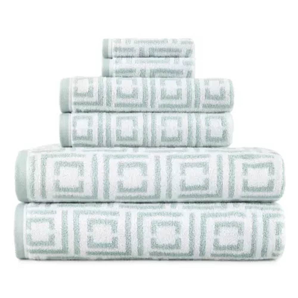 Liz Claiborne Signature Plush Logo Bath Towel