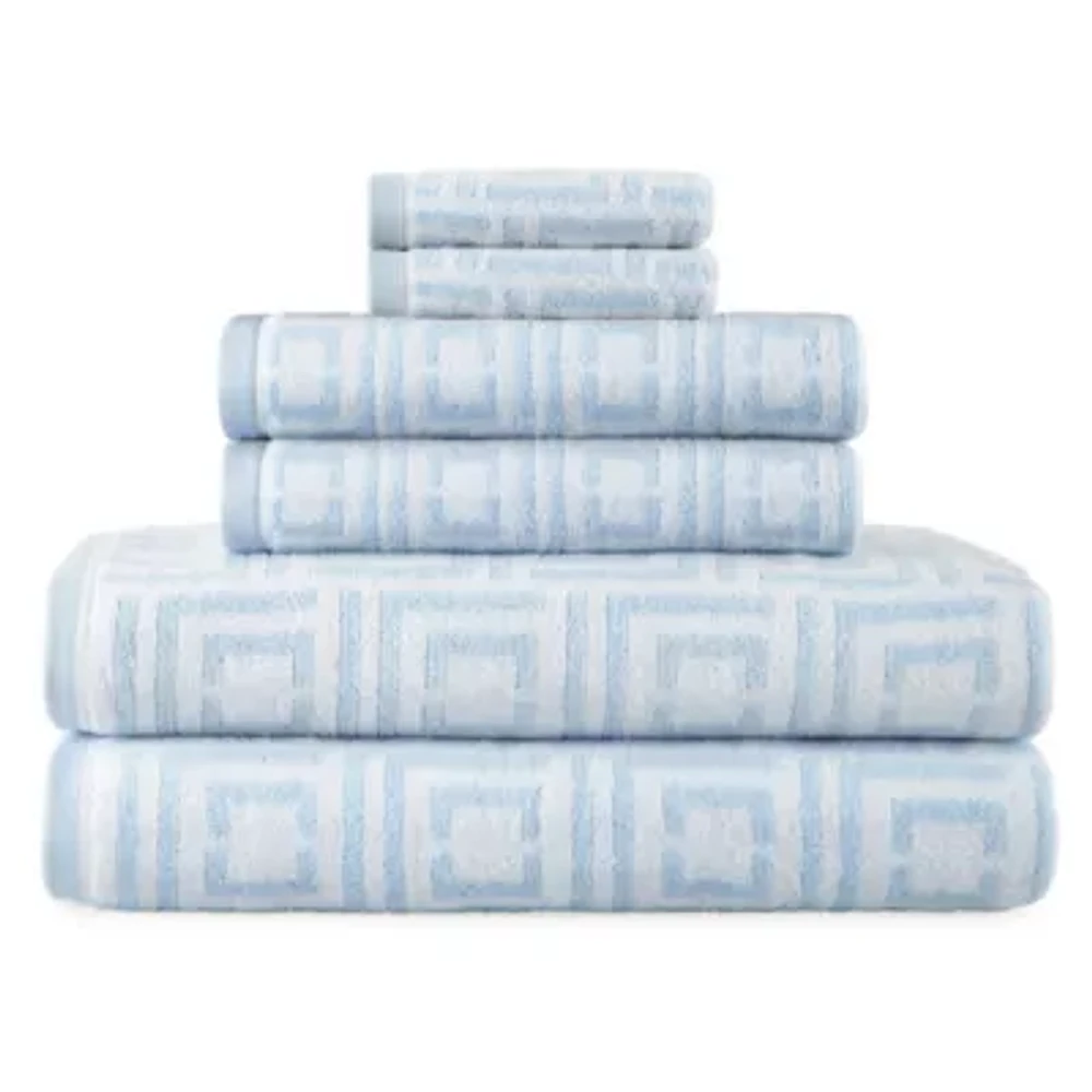 Liz Claiborne Signature Plush Logo Bath Towel