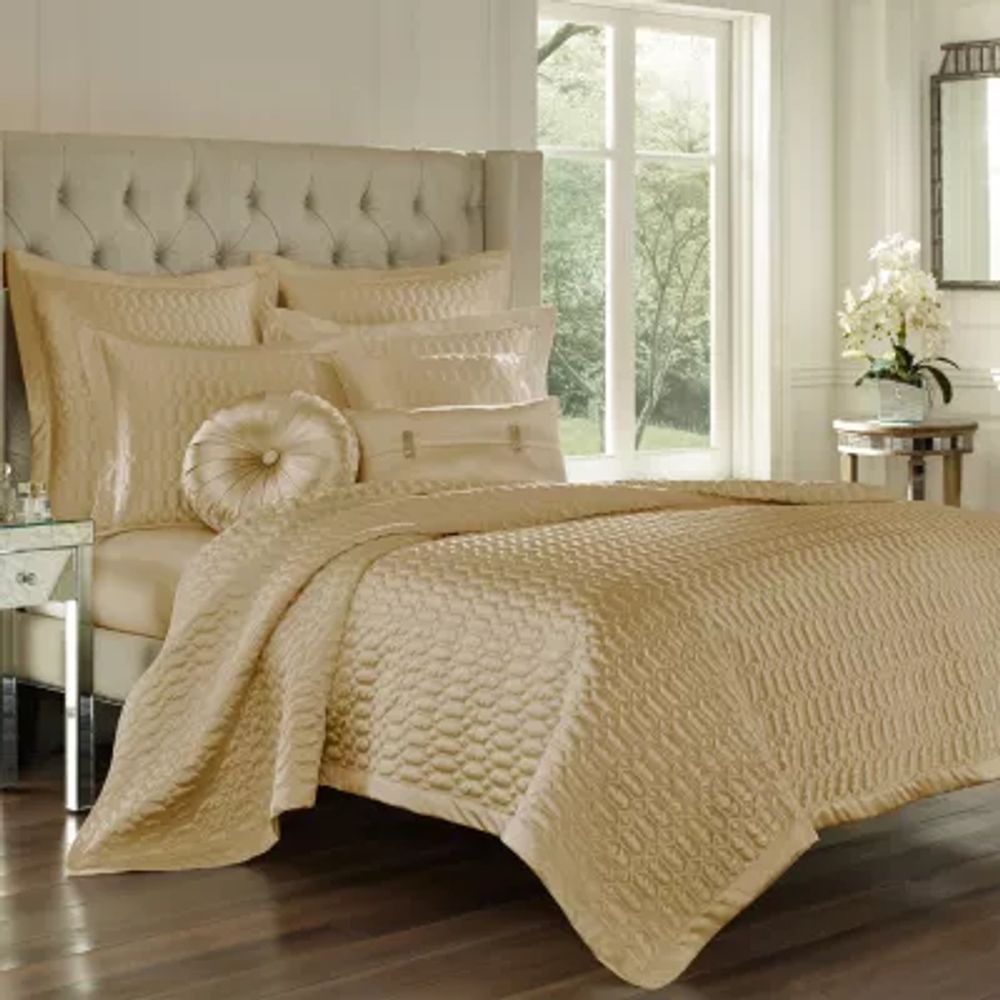 Five Queens Court Saranda Coverlet