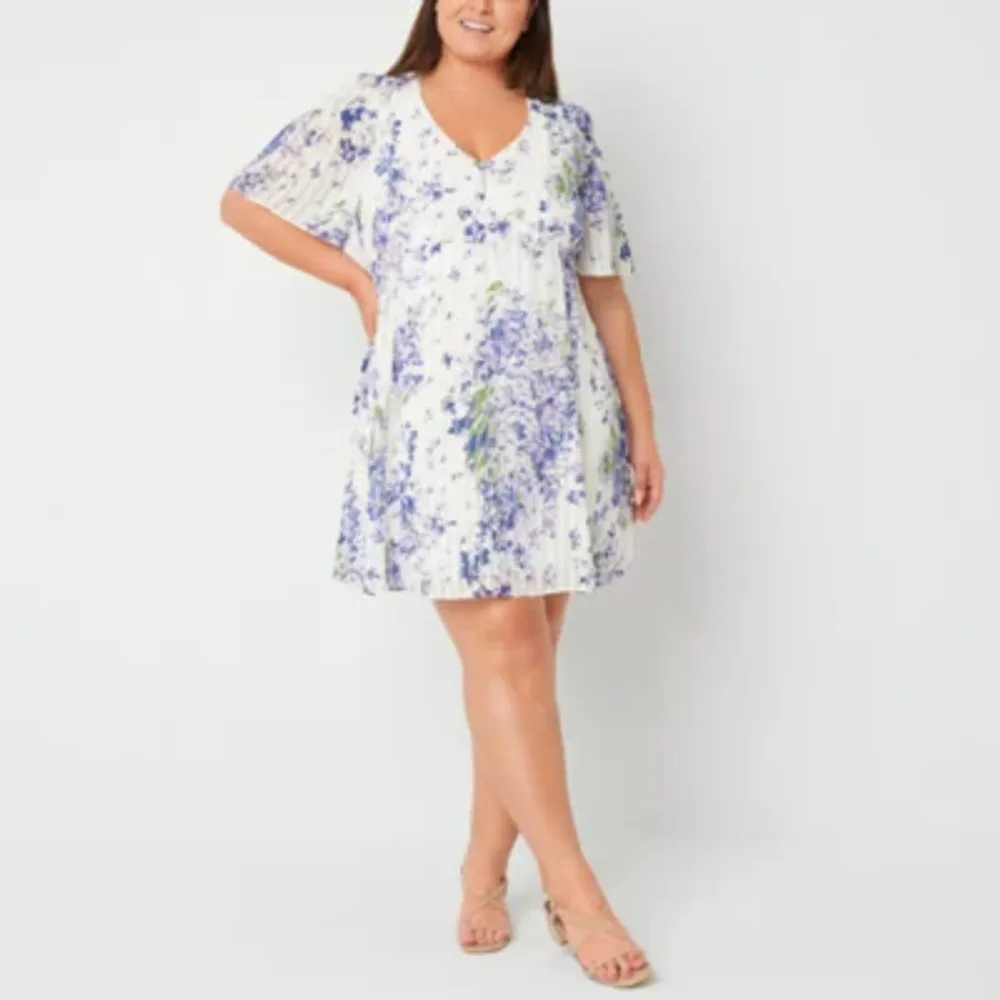 Melonie T Plus Short Sleeve Floral Fit + Flare Dress