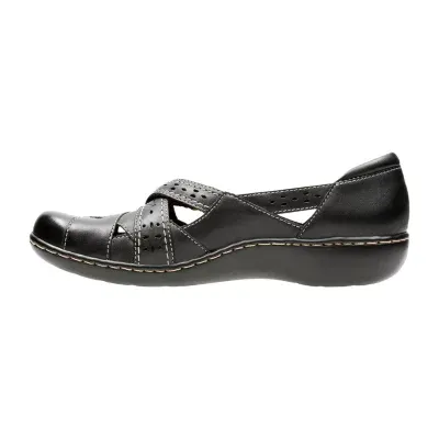 Clarks Womens Ashland Spin Q Closed Toe Slip-On Shoe