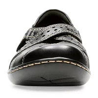 Clarks Womens Ashland Spin Q Closed Toe Slip-On Shoe