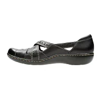 Clarks Womens Ashland Spin Q Closed Toe Slip-On Shoe