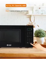 COMMERCIAL CHEF 0.7 Cu. Ft. Countertop Microwave with Digital Display Microwave with 10 Power Levels