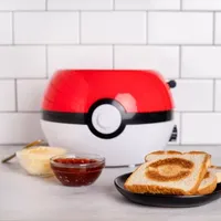 Uncanny Brands Pokemon Pokeball Halo Toaster – Toasts a Pokeball On Your Bread