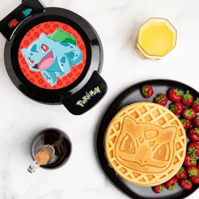 Uncanny Brands Pokémon Bulbasaur Waffle Maker - Make Bounty Bulbasaur Waffles -  Kitchen Appliance