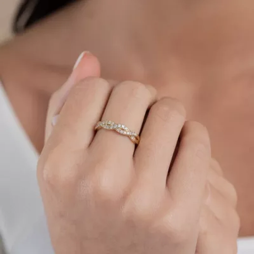 (G / Si2) 1/4 CT. T.W. Lab Grown White Diamond 10K Gold Wedding Band