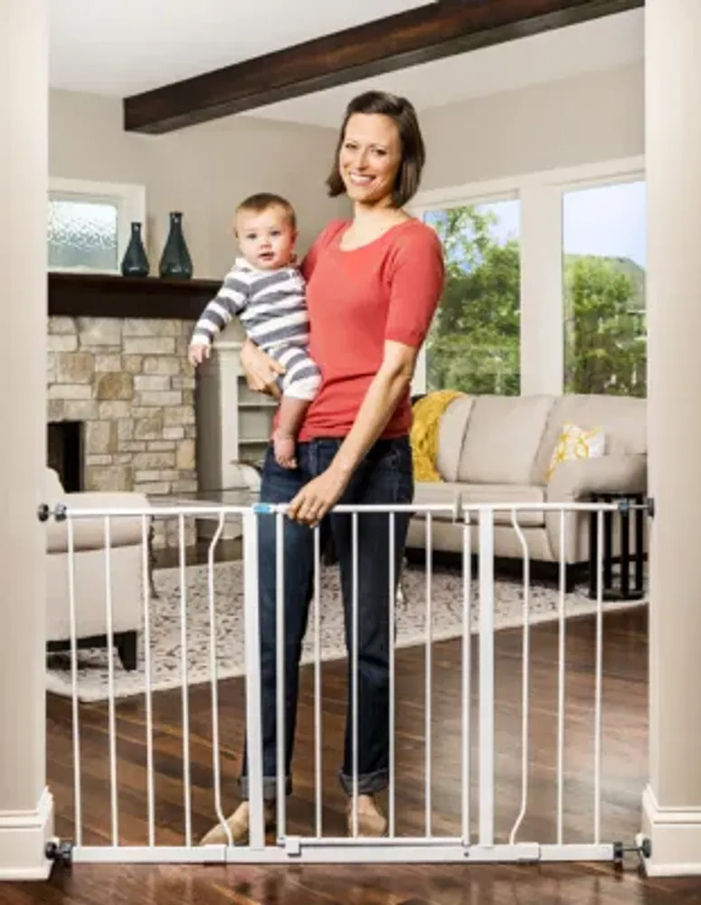 Regalo Easy Open Extra Wide Metal Walk-Through Gate