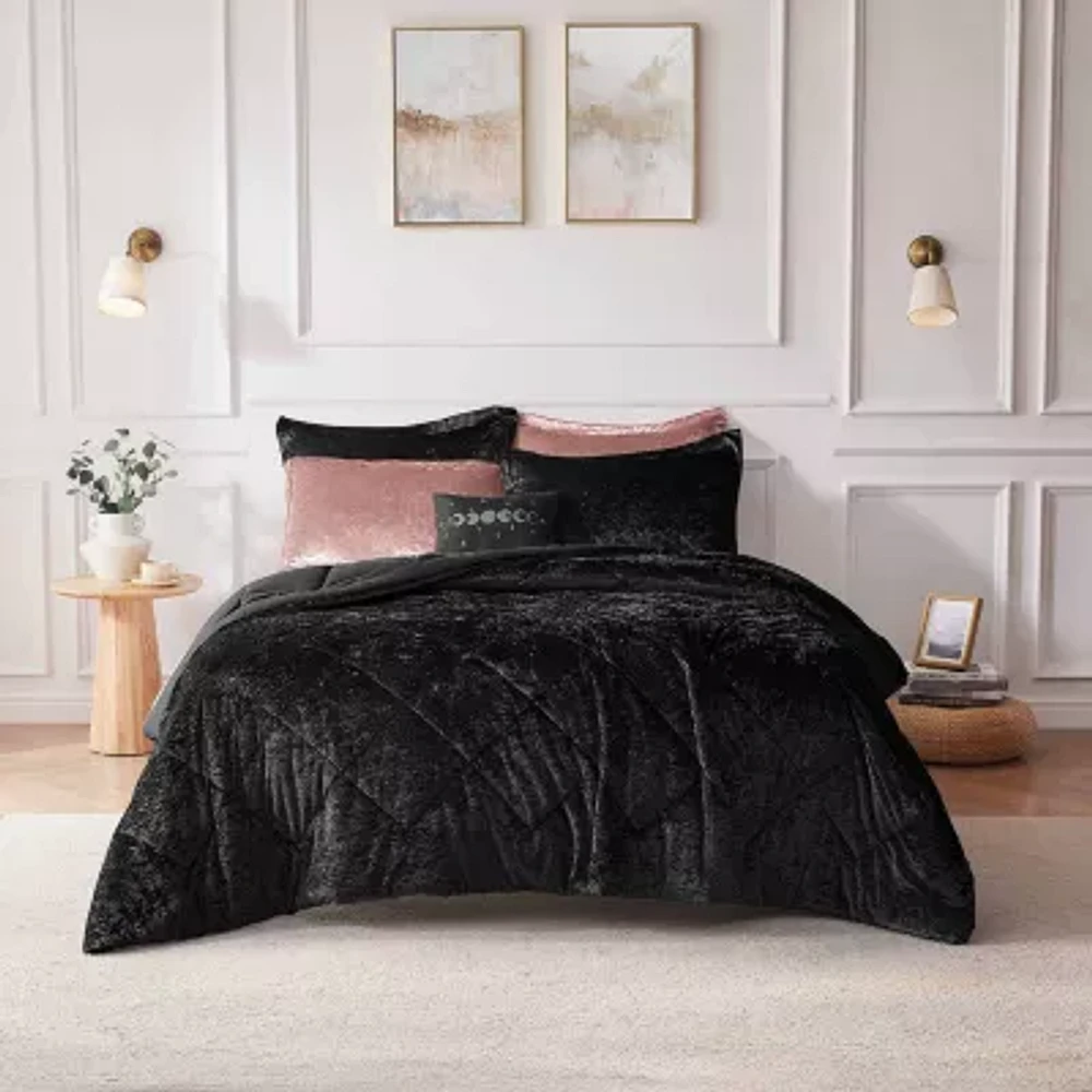 Intelligent Design Isabel Velvet Comforter Set with decorative pillow