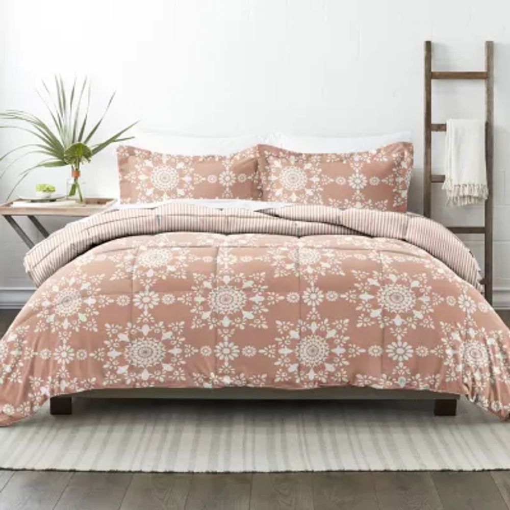 Casual Comfort Daisy Medallion Reversible Down-Alternative Comforter