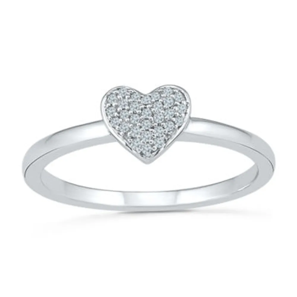 Womens Diamond Accent Natural White Diamond 10K Gold Heart Cluster Cocktail Ring