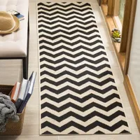 Safavieh Courtyard Collection Cennetig Chevron Indoor/Outdoor Runner Rug