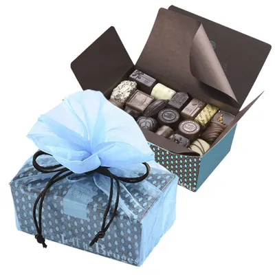 Ballotins chocolats, Ballotin g chocolats assortis et pochette organdi bleue