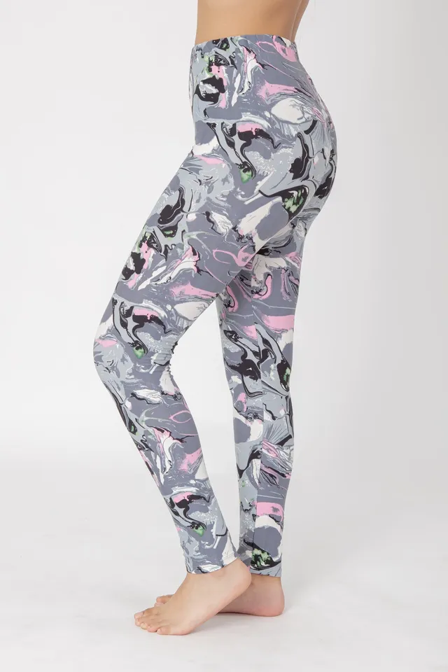 Fabletics pink camo leggings  Leggings are not pants, Pink camo, Camo  leggings