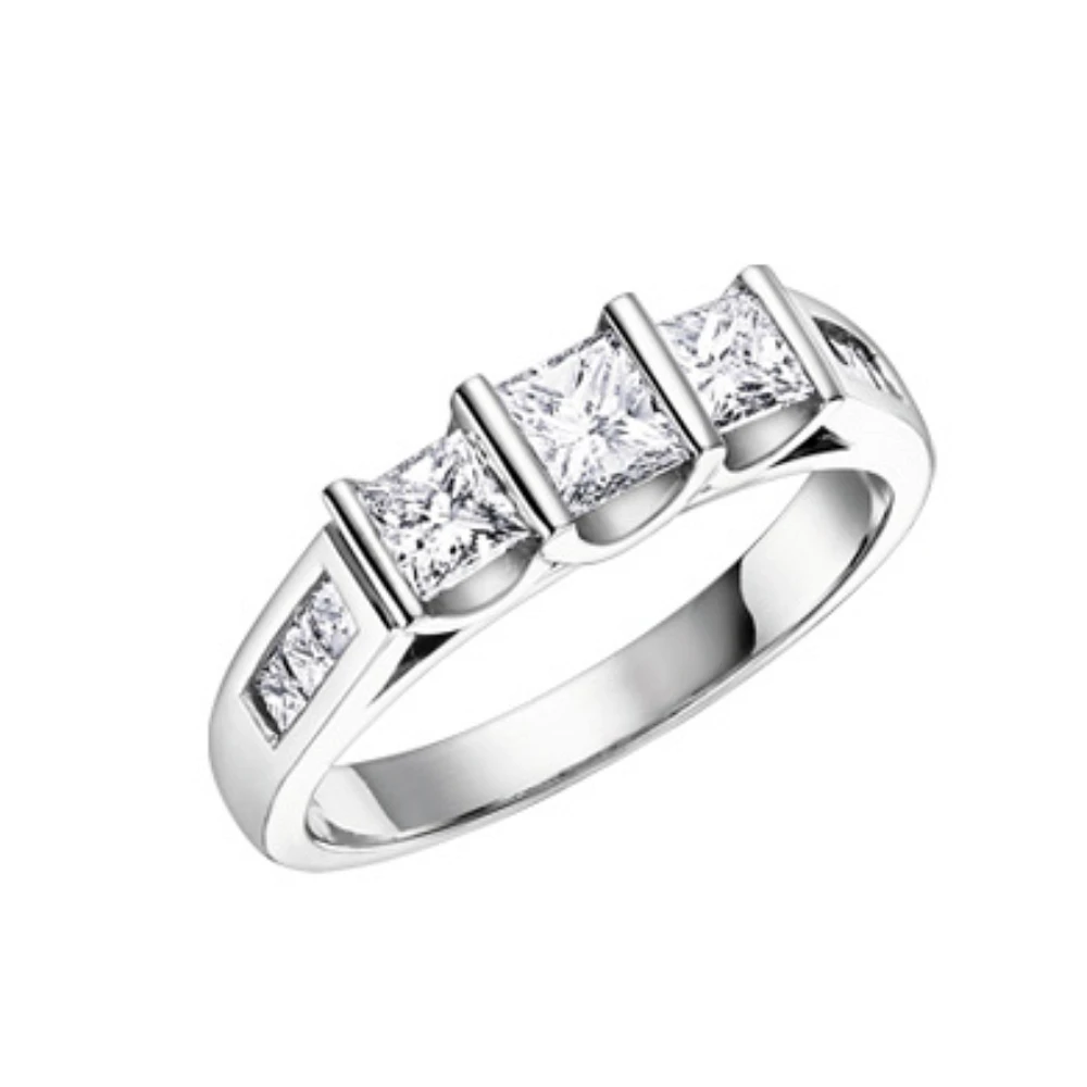 18K GOLD DIAMOND RING