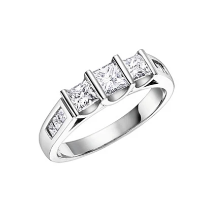 18K GOLD DIAMOND RING