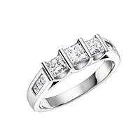 18K GOLD DIAMOND RING
