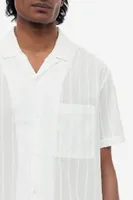 Chemise Regular Fit à col cubain en tissu texturé