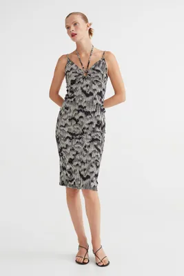 Robe combinaison froissée avec détail noué