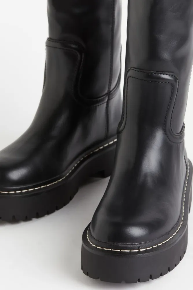 Contrasting-stitch Ankle Boots